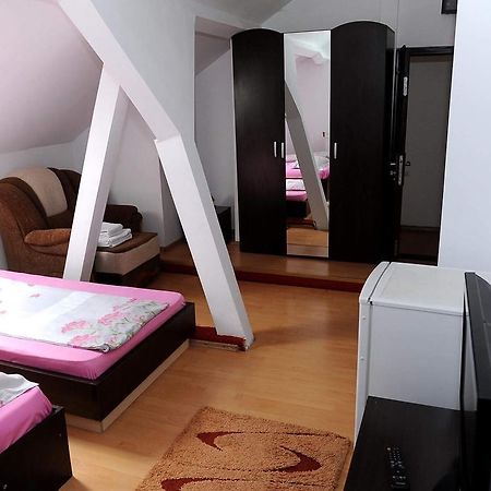 Pensiunea Rubin Ranca Exteriör bild